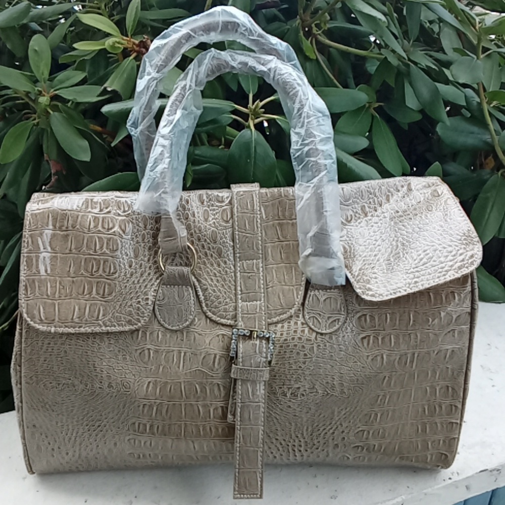 Jessica Simpson Elegant Faux Crocodile-Embossed Tan Handbag NWOT